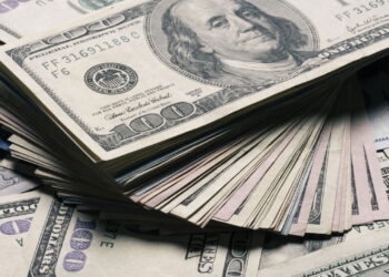 Dólar perto do valor justo, mas política fiscal pode mudar cenário; entenda
