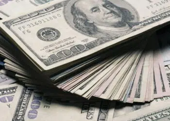 Dólar perto do valor justo, mas política fiscal pode mudar cenário; entenda
