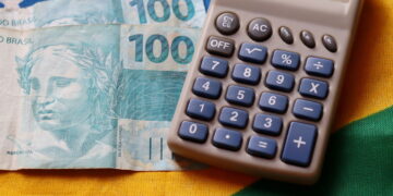 "Choque tarifário pressiona câmbio e economia no Brasil", aponta MB Associados