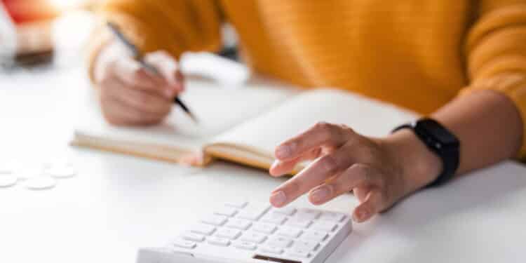 Planeja finanças (Créditos: depositphotos.com / wichayada69@gmail.com)