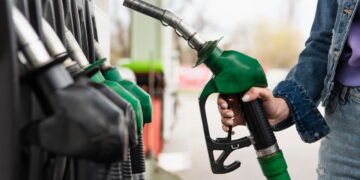 Economize combustível com dicas simples sem abrir mão do conforto