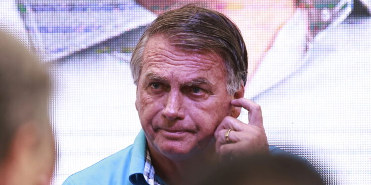 Prisão de Bolsonaro levanta questionamentos sobre legalidade e limites do STF