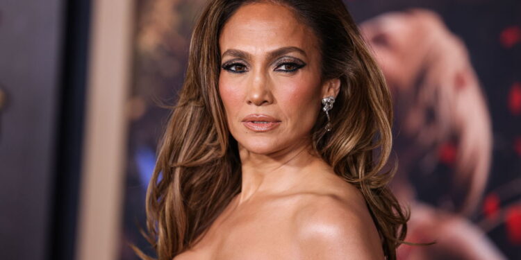 Jennifer Lopez constrói fortuna milionária e inspira gerações