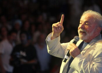 Especialistas avaliam que tarifaço e desinflação fortalecem imagem de Lula