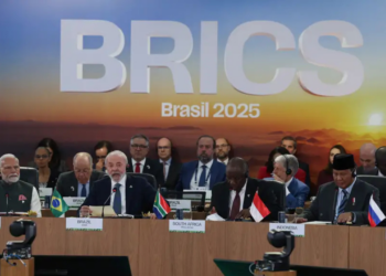 "Proximidade de Lula com os BRICS pode isolar o Brasil", alerta especialista