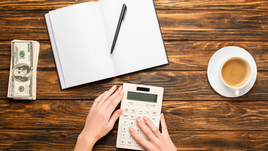 Como definir metas financeiras mensais que você realmente consegue cumprir