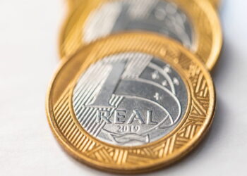 Como identificar a moeda de 1 real de 1998 que pode valer R$ 1.000!