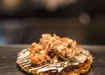 Conheça a origem do okonomiyaki, a comida de rua que se tornou um símbolo!