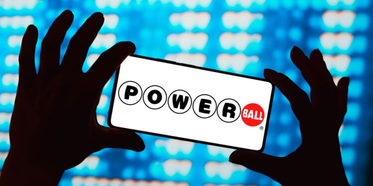 Powerball acumula e sorteia maior prêmio do ano com US$ 643 mi