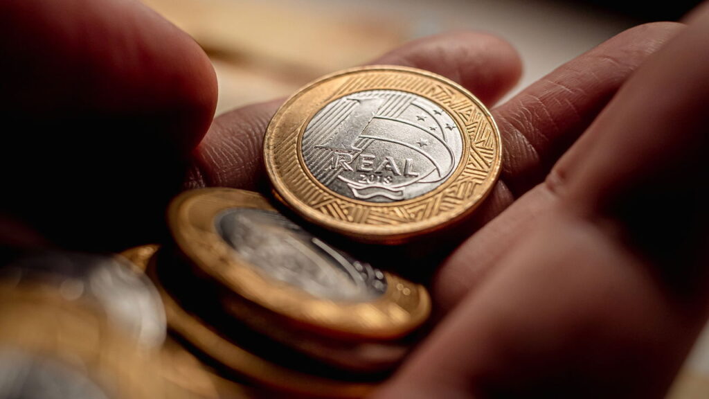 Moeda de R$ 1 com letra P pode valer até R$ 26 mil no Brasil
