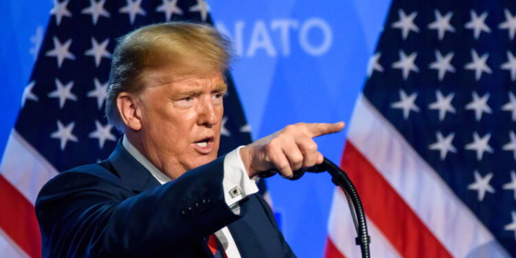 Tarifaço de Trump eleva tensão global e expõe fragilidade fiscal do Brasil