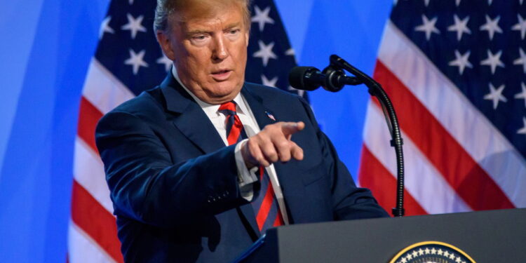 Trump arrecada US$ 140 bi com tarifas e desafia relação comercial com o Brasil