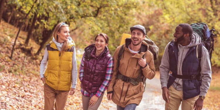 Vai viajar com os amigos? Veja dicas para uma viagem econômica