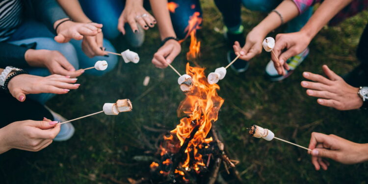 Quer acampar gastando pouco? Veja dicas para planejar sua viagem