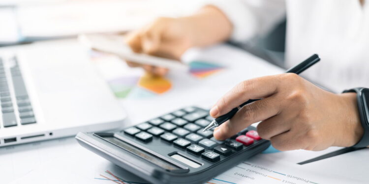 Como economizar em taxas bancárias com 5 passos fáceis!
