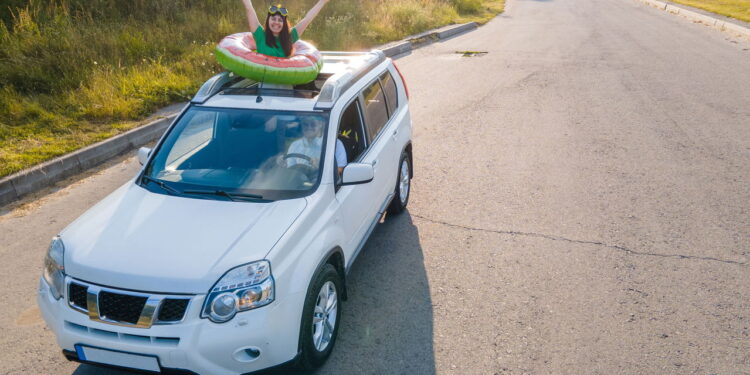 Quer um carro com teto solar? Veja 6 opções usadas que cabem no seu bolso