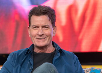 Charlie Sheen, o ator mais bem pago que mudou a TV para sempre
