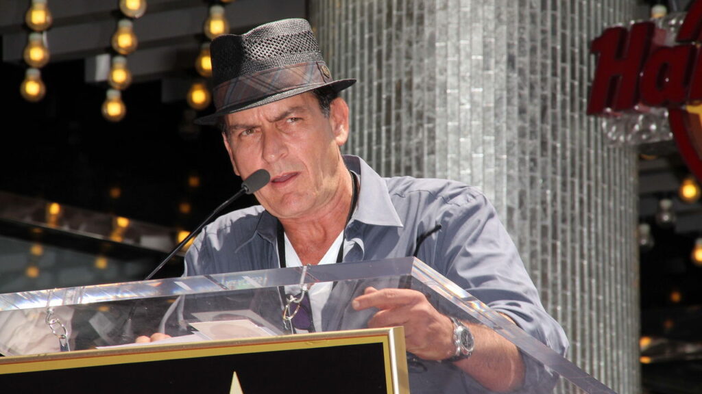 Charlie Sheen, o ator mais bem pago que mudou a TV para sempre