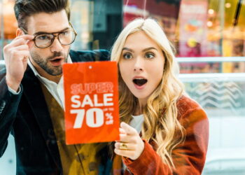 Como a 'psicologia do desconto' te faz gastar mais achando que está economizando!