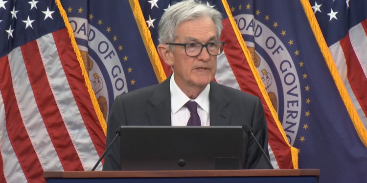 FED reduz juros nos EUA: acompanhe o discurso de Powell ao vivo