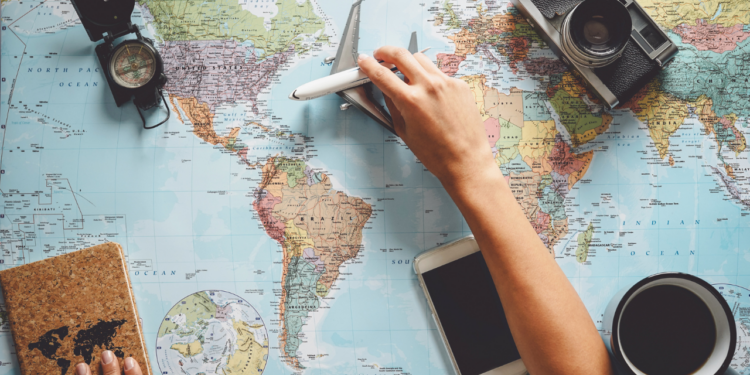 Decolar e IA: estudo mostra novo comportamento digital dos turistas