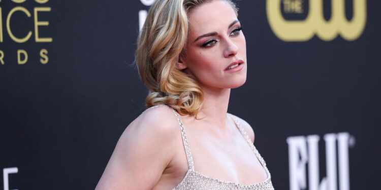Kristen Stewart se reinventa e conquista os maiores prêmios do cinema