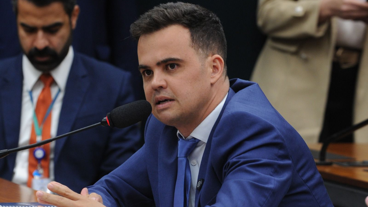 Mototáxi por aplicativo em xeque: PL 4527/2025 impõe regras mais duras