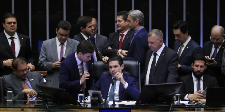 Reforço na imunidade parlamentar ou retrocesso institucional? Tudo sobre a PEC da Blindagem
