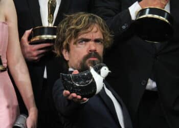 Peter Hayden Dinklage é um ator e produtor americano que se destacou significativamente no cenário televisivo mundial graças à sua interpretação memorável de Tyrion Lannister na série “Game of Thrones”, exibida de 2011 a 2019 - Créditos: depositphotos.com / bossmoss