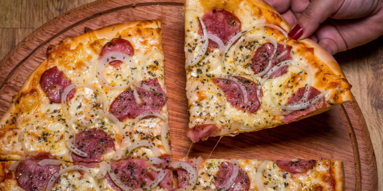 A história da pizza no Brasil: como o prato italiano virou paixão nacional!