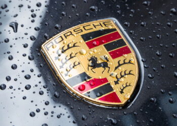 Como funciona o carregador por indução da Porsche que dispensa cabos!
