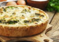 Conheça a origem da quiche lorraine e a receita original sem queijo!