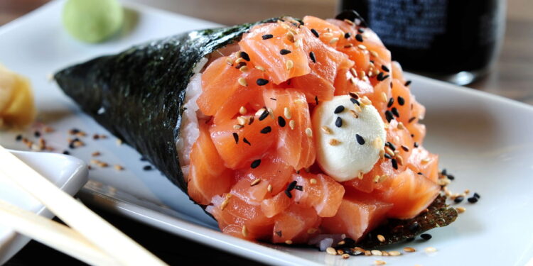 Conheça a origem do temaki e por que o nosso é tão diferente do japonês!