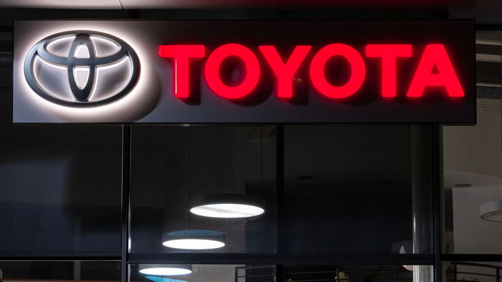 Toyota pode ter que mudar (ou tirar de linha) seus carros mais vendidos! Entenda