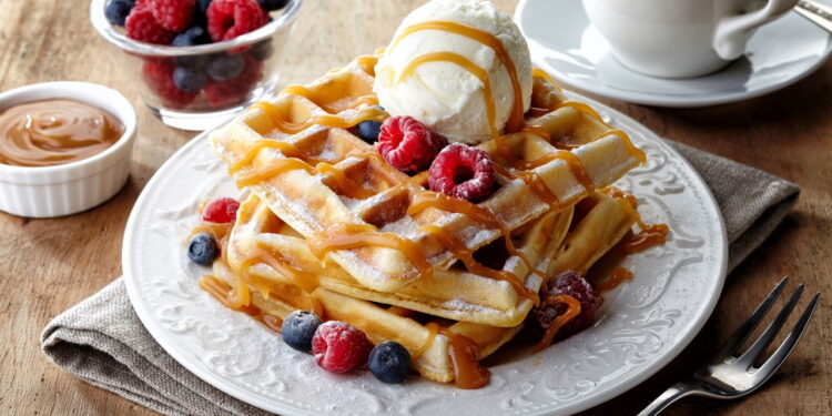 Conheça a origem do waffle, o doce que virou ícone do café da manhã!