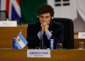 Derrota de Milei na Argentina pode ser indicador para o Brasil? Especialista avalia