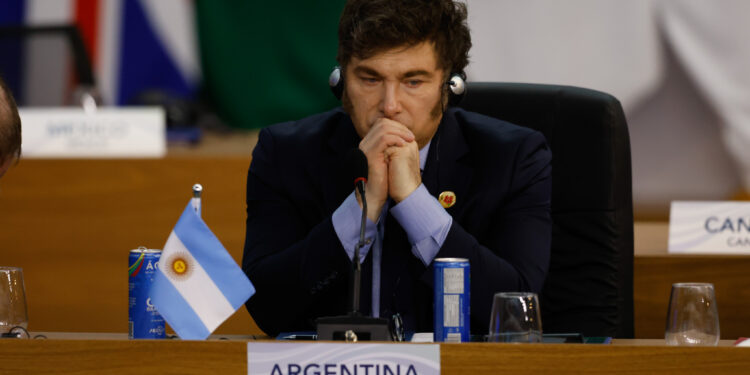 Derrota de Milei na Argentina pode ser indicador para o Brasil? Especialista avalia