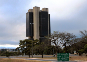 Juros altos por mais tempo: o recado da ata do Copom ao mercado
