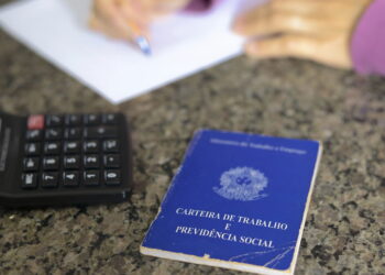 Desemprego recua a 5,6%: 'mercado de trabalho pressiona inflação', diz economista