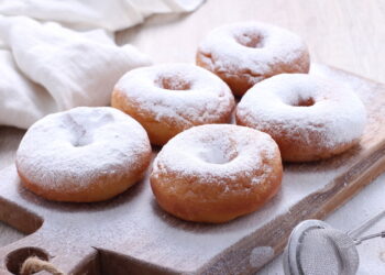 Conheça a origem do donut e a lenda por trás da criação do seu buraco!