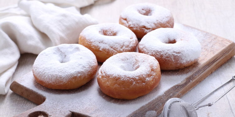 Conheça a origem do donut e a lenda por trás da criação do seu buraco!