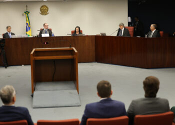Brasília (DF) 10/09/2025 - A Primeira Turma do Supremo Tribunal Federal (STF) realiza o quarto dia de julgamento dos réus do Núcleo 1 da trama golpista, formado pelo ex-presidente Jair Bolsonaro e mais sete aliados.  Foto: Fabio Rodrigues-Pozzebom/ Agência Brasil