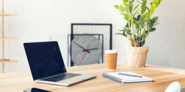 Entenda o tempo à disposição do empregador e evite multas