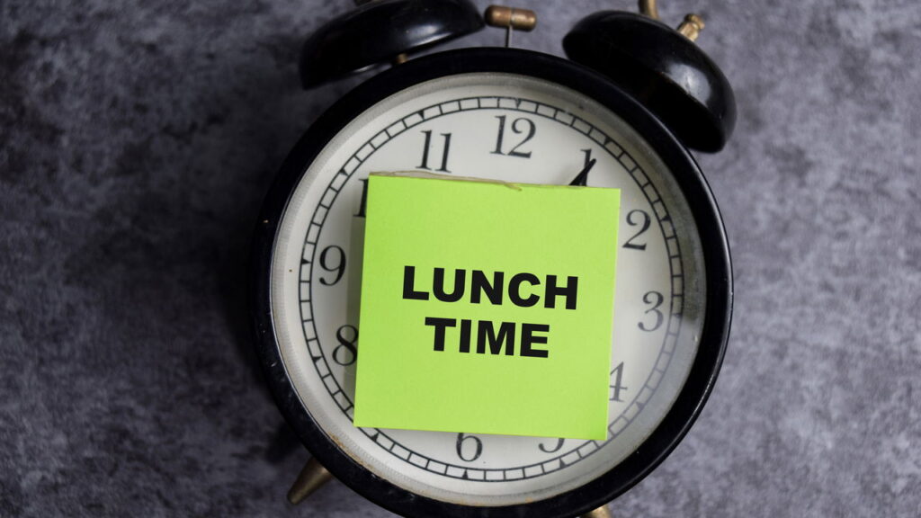 Você pode estar recebendo menos intervalo de almoço do que a lei exige