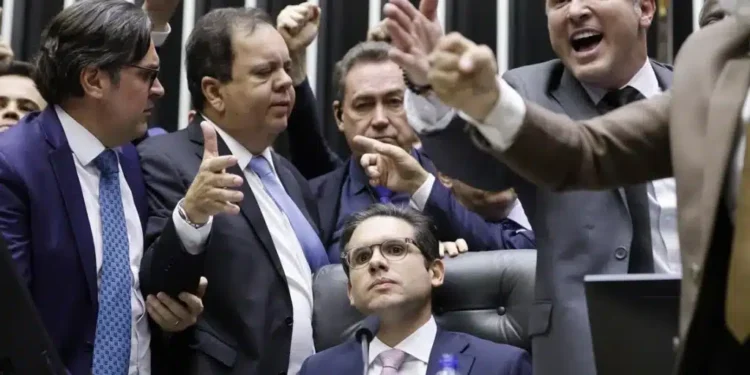 Deputados blindados: interesse próprio acima da sociedade