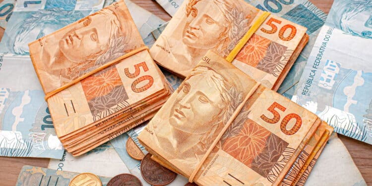 "Mudar meta fiscal ameaça credibilidade econômica do Brasil", avalia economista