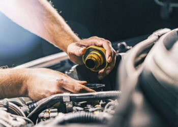 Os fluidos mais importantes do carro que todo motorista deve verificar