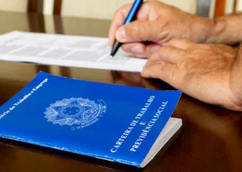 PNAD e Caged em direções opostas: menos desemprego e menos empregos formais