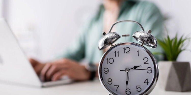 Evite prejuízos com banco de horas mal gerido