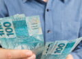 Décimo quarto salário existe? O que a lei realmente diz sobre esse benefício